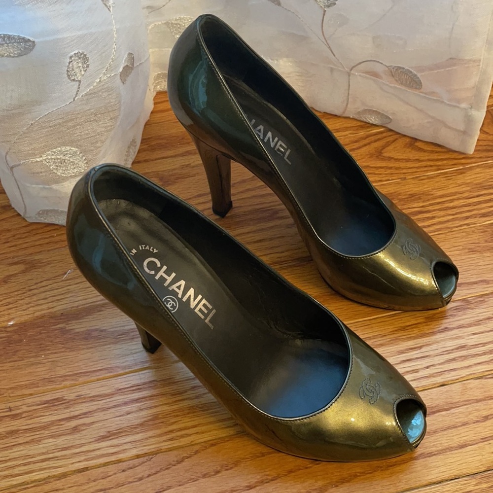 Chanel patent Leather peep-toe pump sz 38.5